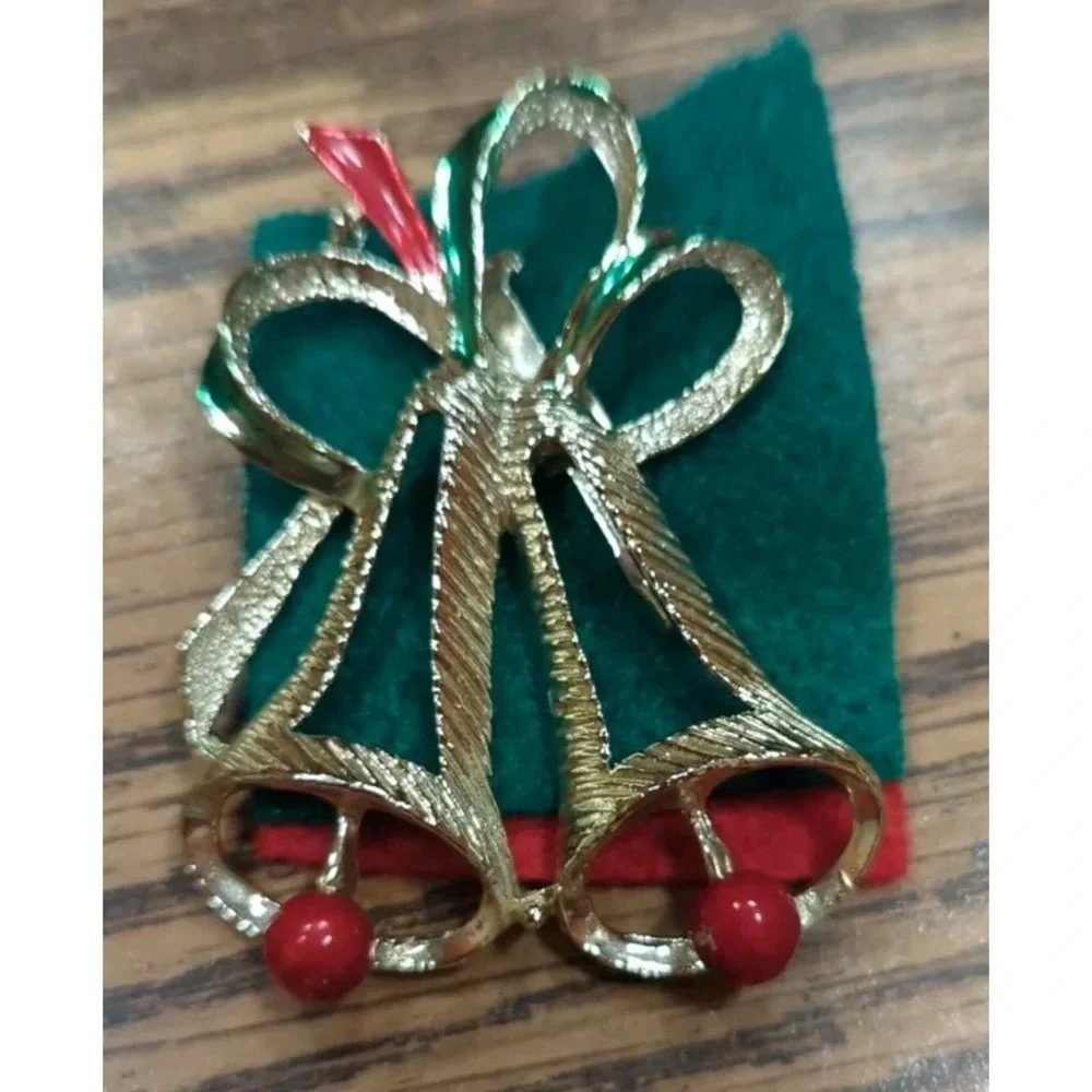 Vintage Christmas  Holiday Retro Brooch Pin Very Pretty Bells